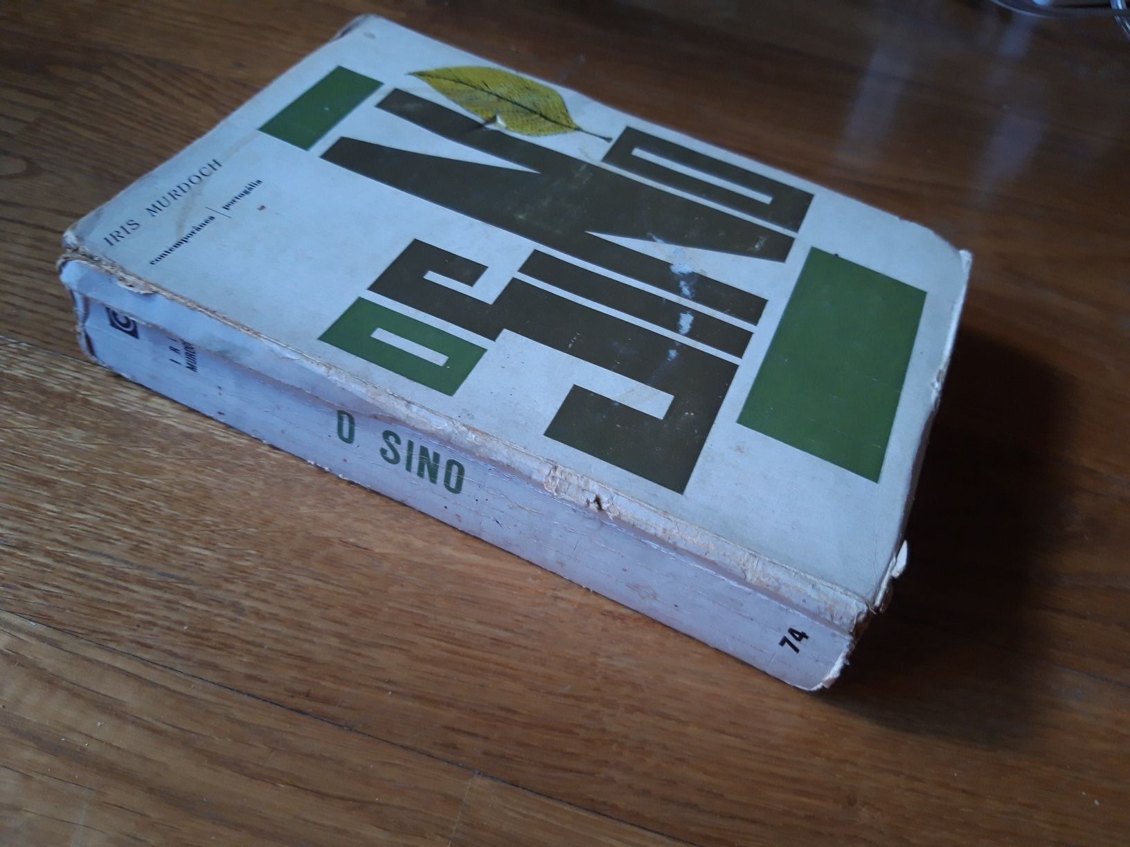Livro "O Sino" de Iris Murdoch