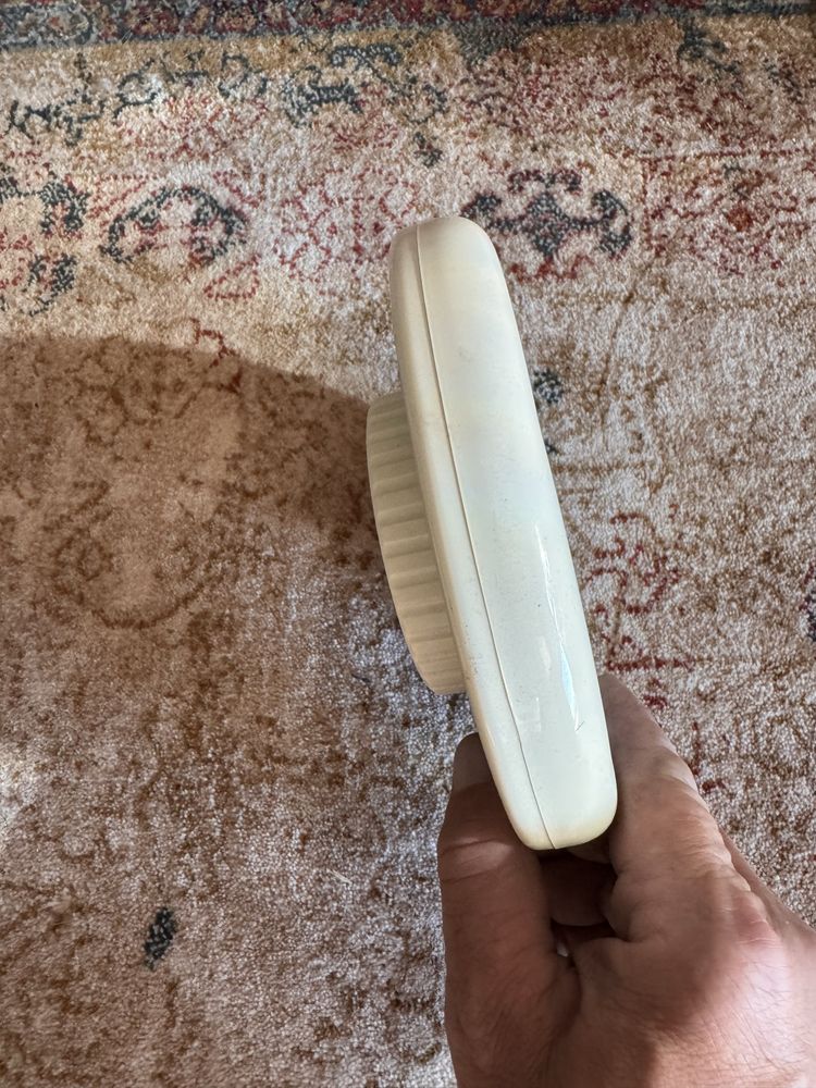 Zegar w plastikowej ramie