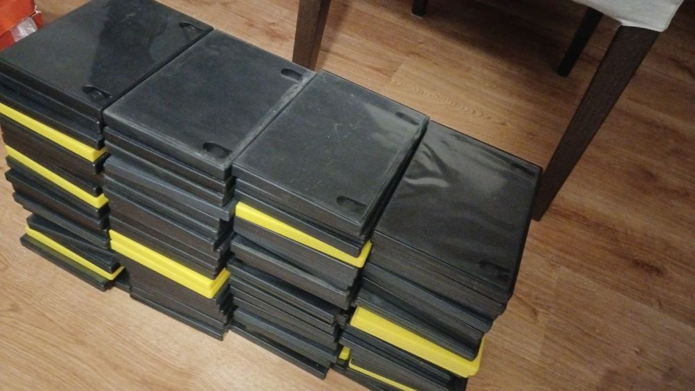 79 caixas de DVD vazias e em bom estado