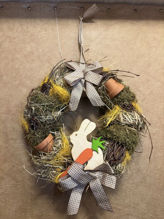 Весняний декоративний вінок на двері