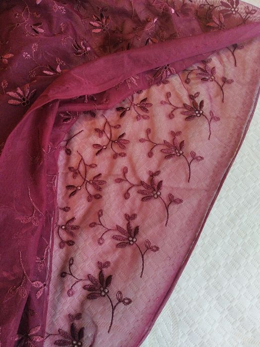 Продам ткань прошва на бордовой сетке