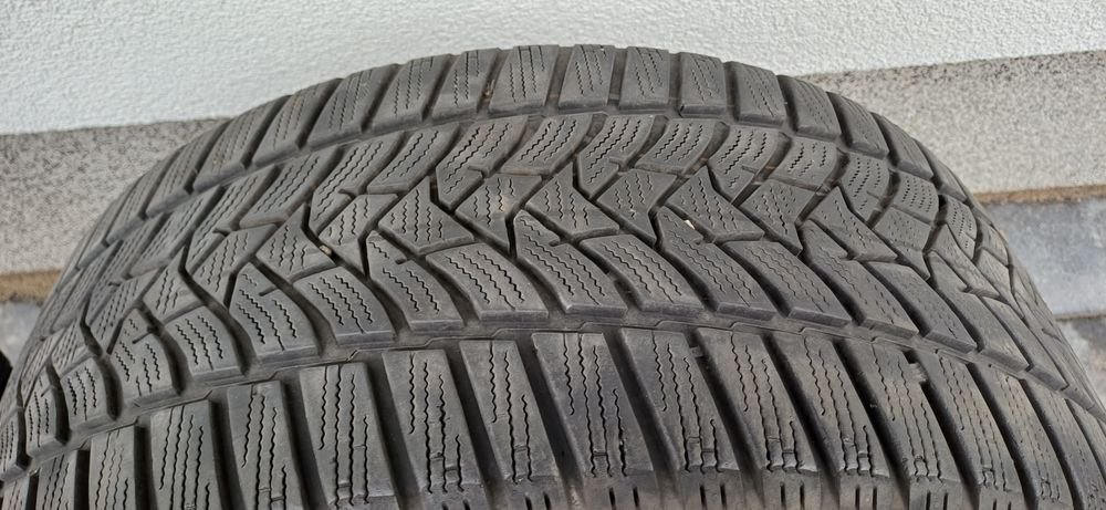 Dunlop Winter Sport 5.  225/40/18