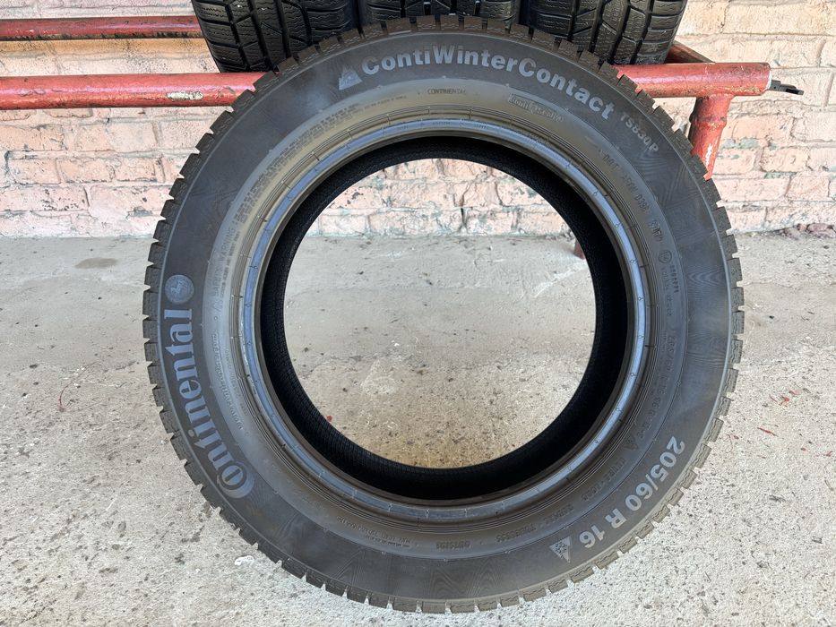 Комплект Зимових шин 205/60R16 Continental