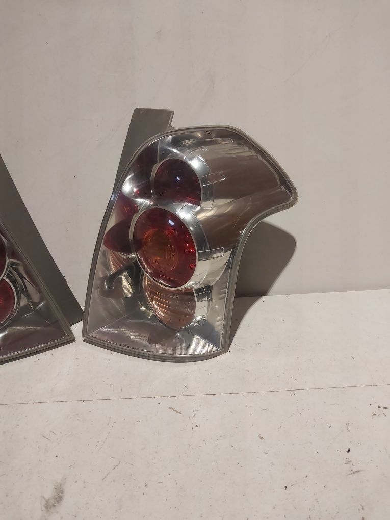 EU Toyota Corolla Verso 2 II tylna lampa tył prawa lewa tył prawy lewy