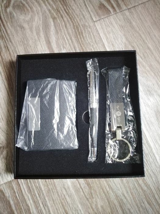 Подарочный шкіряний набор.