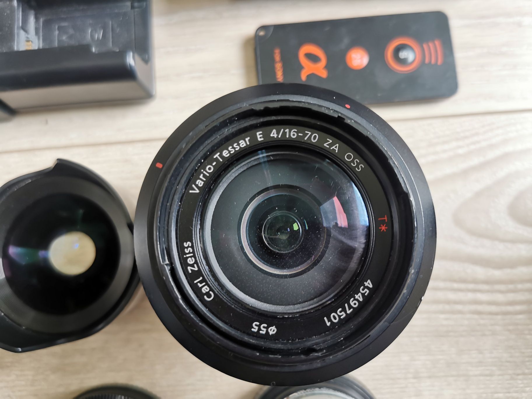 Sony Alpha A6000 plus kilka obiektywów i dodatków