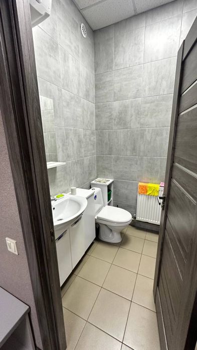 Оренда фасадного приміщення 48 м2 м-рн Пасічна