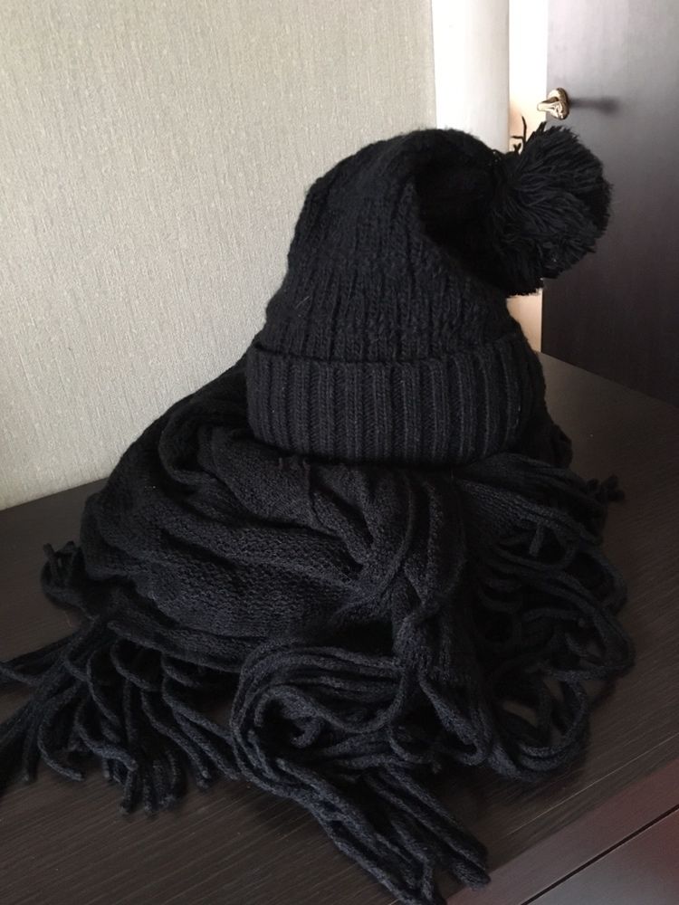 Шапка и шарф черные