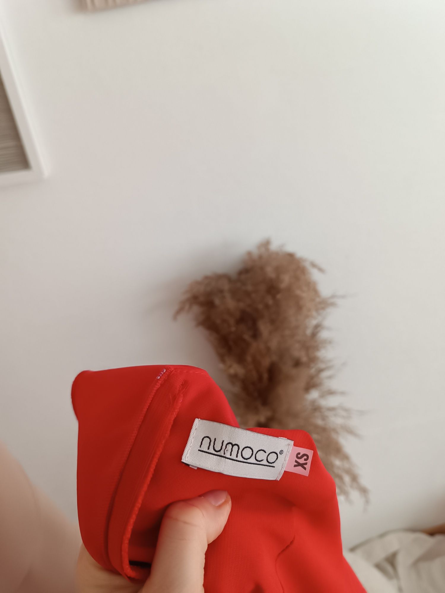 Piękna czerwona  sukienka z falbanką rozkloszowana xs 34 numo