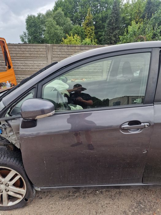 Toyota Verso-S 2013  drzwi lewe przednie Subaru Trezia