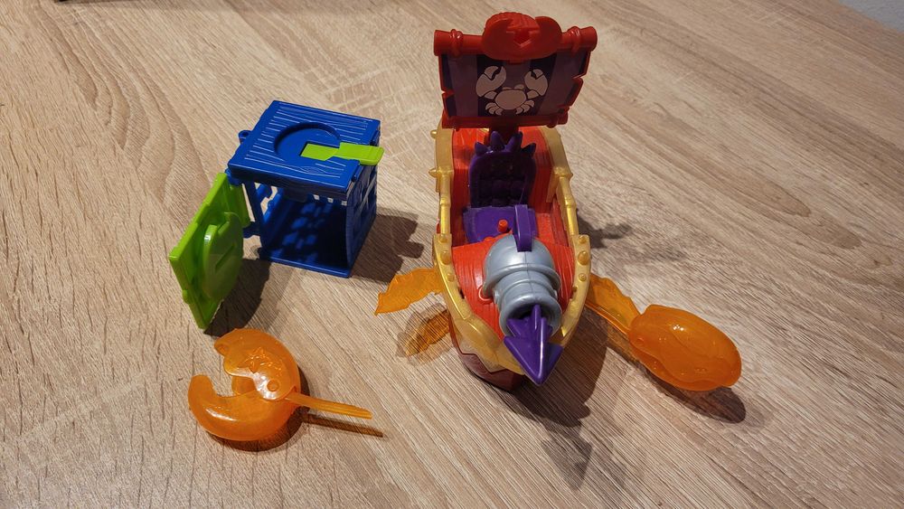 Piratix Zestaw Skrzynia + Statek + 19 Figurek + Więzienie + Moneta