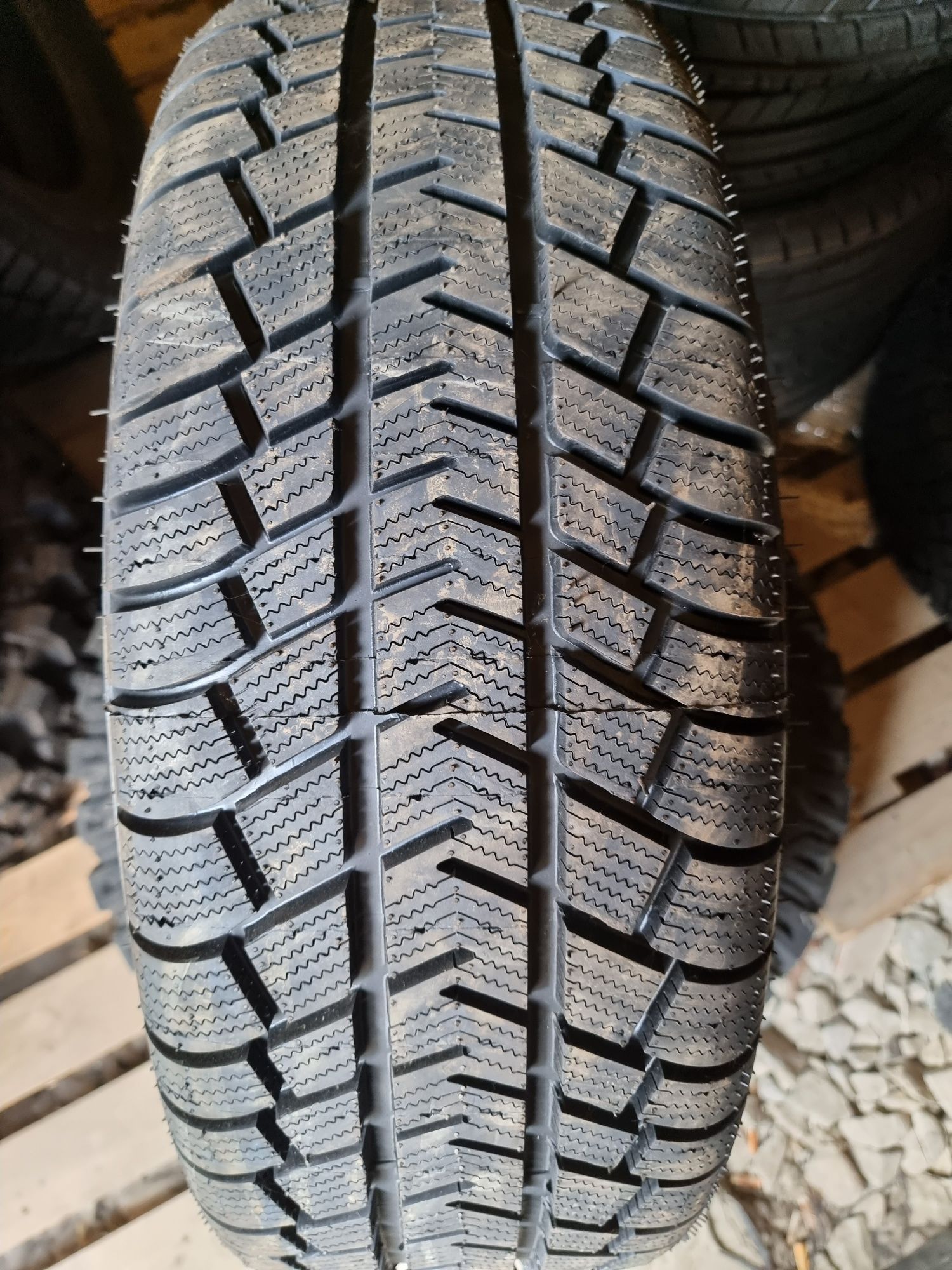 Opony bieżnikowane 235/70 R16 Winter 4x4