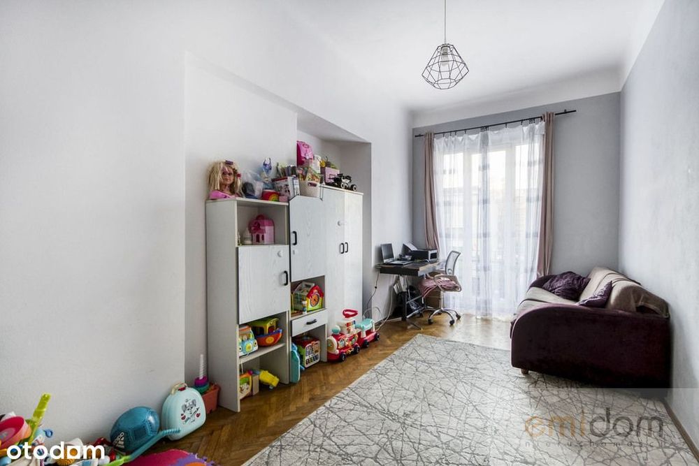2 pokoje z oddzielną kuchnią i balkonem