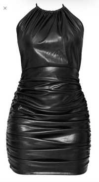 Шкіряна чорна сукня з відкритою спиною prettylittlething