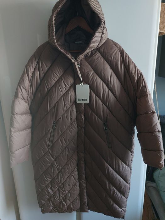 Długi płaszcz pikowany "MINORITY"
Kurtka nowa z metkami
Fason oversize