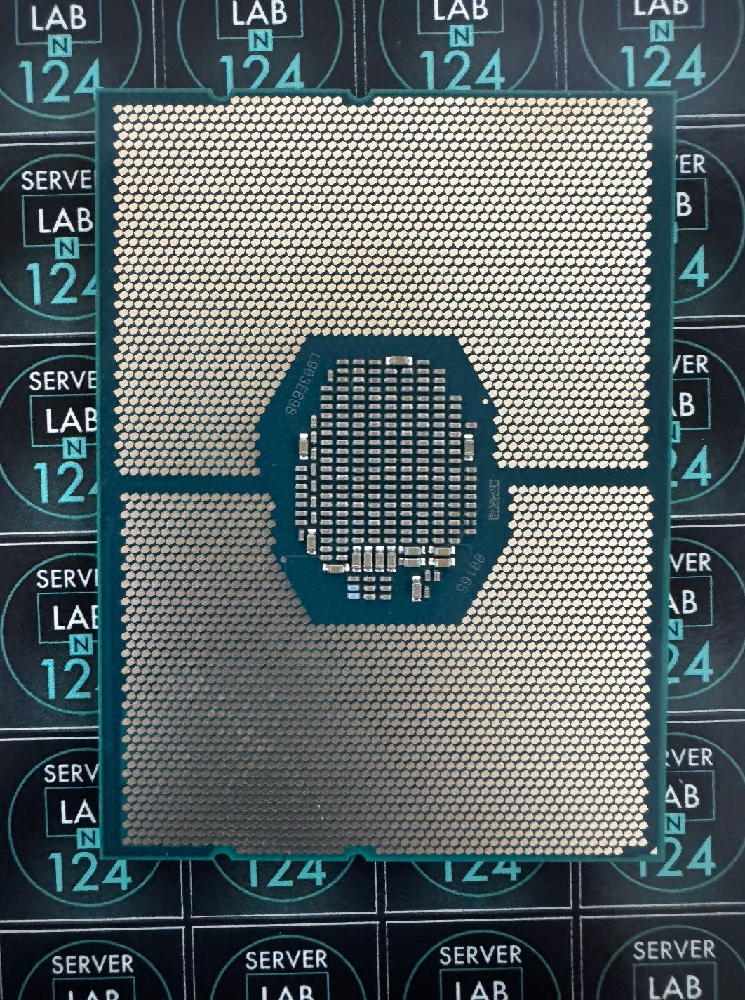 Процесори Intel Xeon Gold 6210U [2.5 ГГц, 20 Ядер] LGA3647