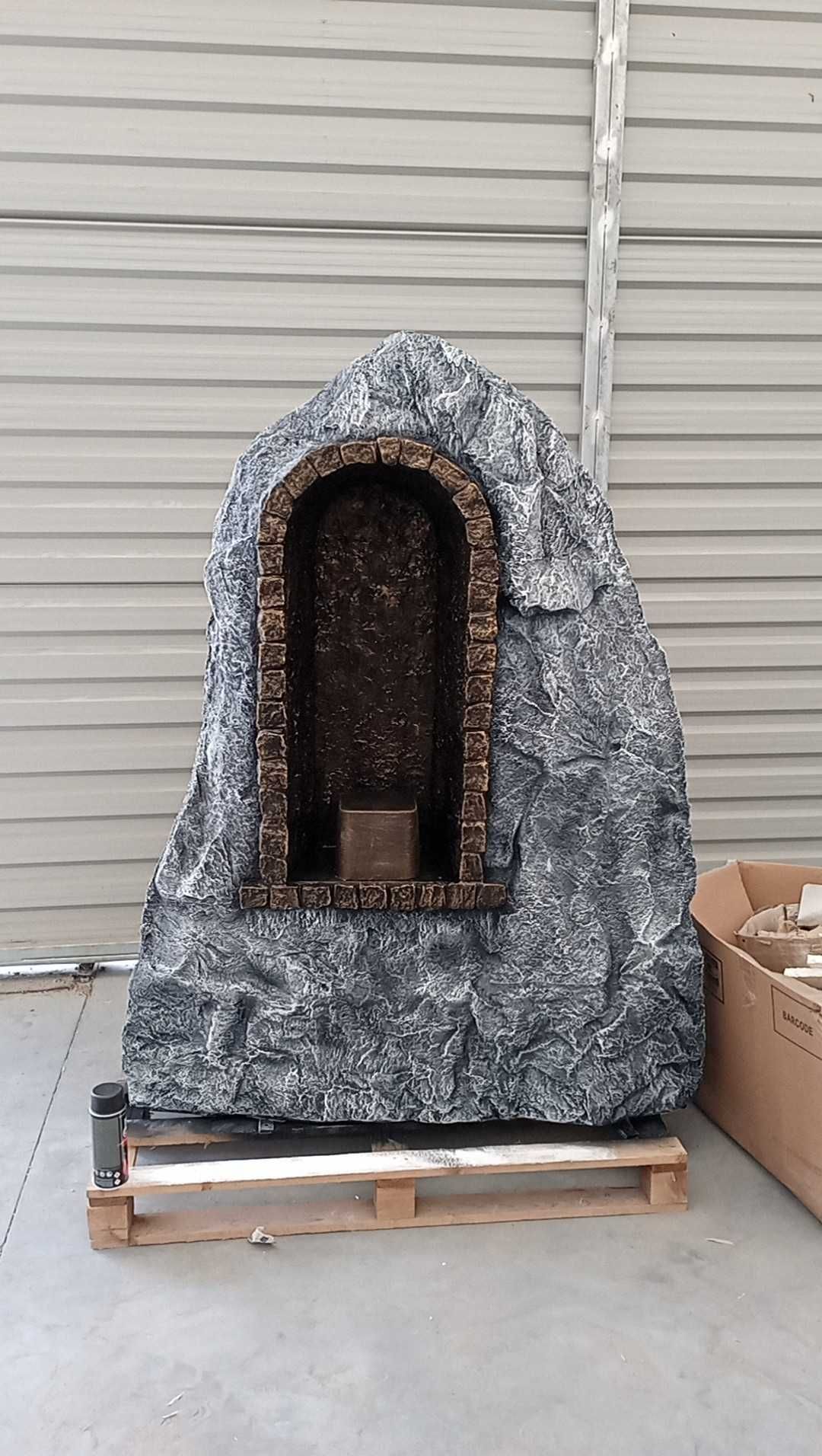 Piękna Grota Figura Matki Boskiej kapliczka