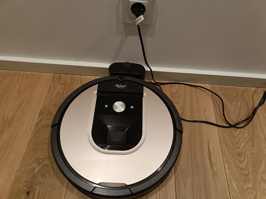 Aspirador iRobot Romba 976

A funcionar perfeitamente. 

Marcas de
