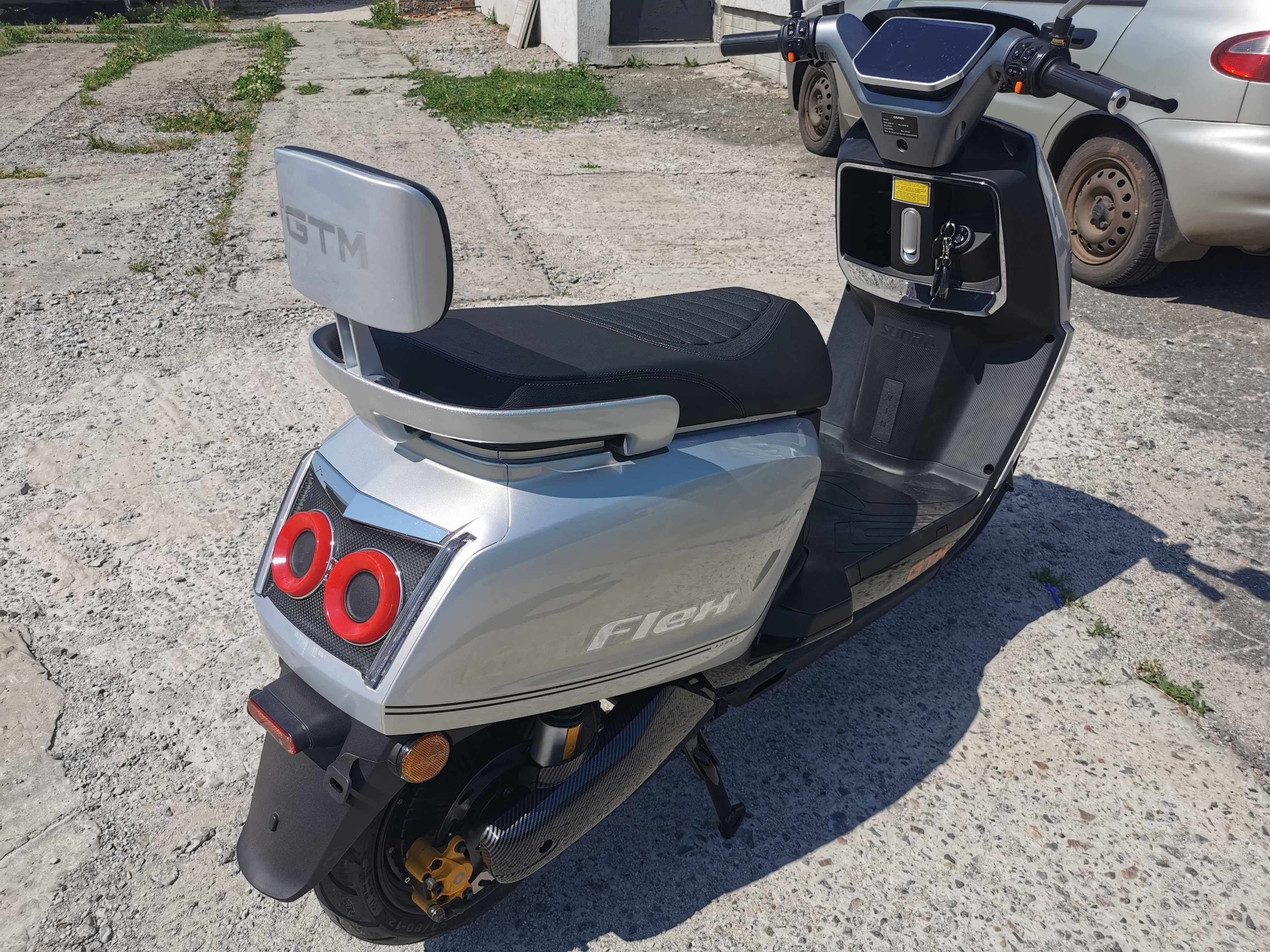 Електроскутер GTM Flex 1500W 72V 26Ah (83817)
с гарантией без пробега