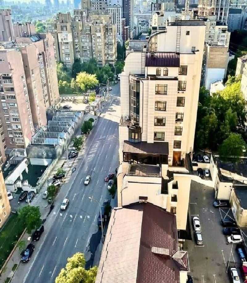 Продаю 2-3к. кв. у центрі Антоновича,109, генератор