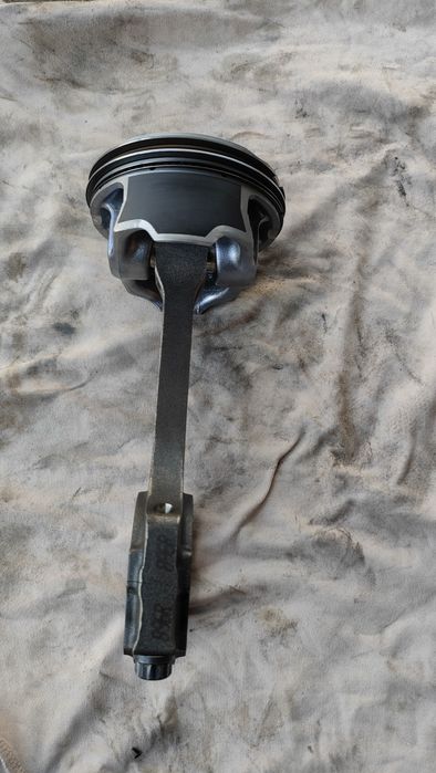 Tłok, korbowód Ford Mustang 2016 5.0 V8 gt