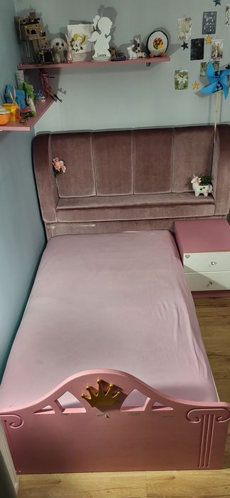 Łóżko dla dziewczynki, zagłówek plus stolik nocny