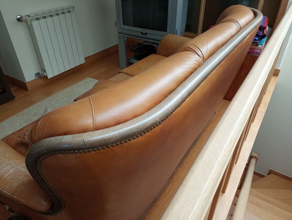 Sofa cama em couro