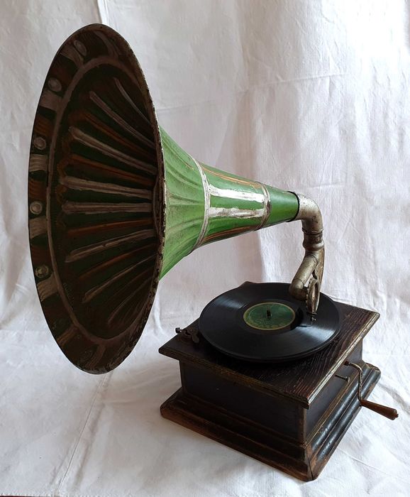 zabytkowy gramofon Mozart