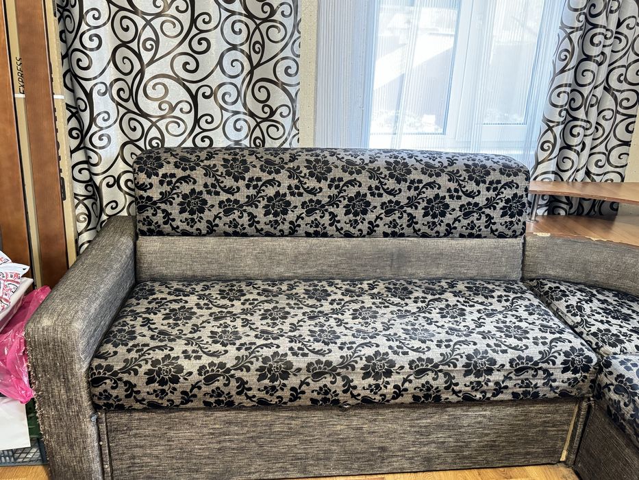 Мʼякий куток, 2 крісла та малютка