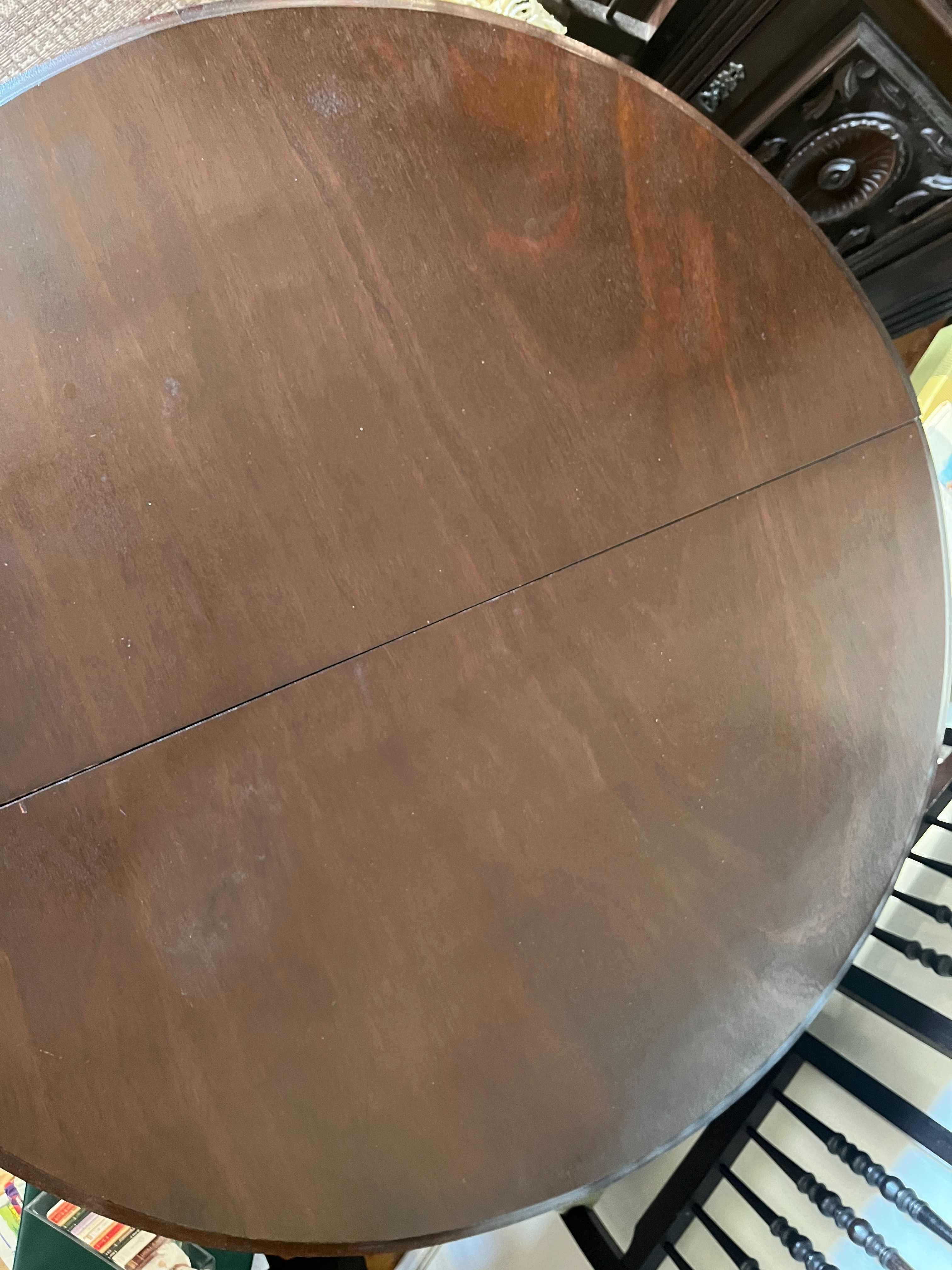 Mesa oval com tampo adicionado, madeira escura