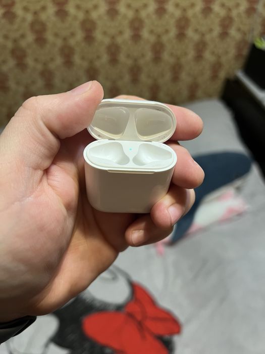 Кейс для airpods 2 продам ОРИГИНАЛ