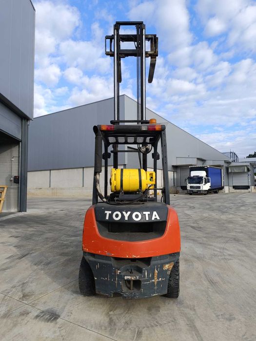 Empilhador TOYOTA 2T
