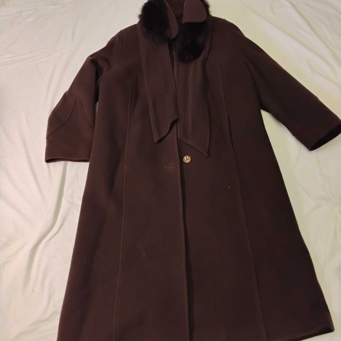 Płaszcz damski FILAND COLLECTION L – brązowy, z futerkowym kołnierzem