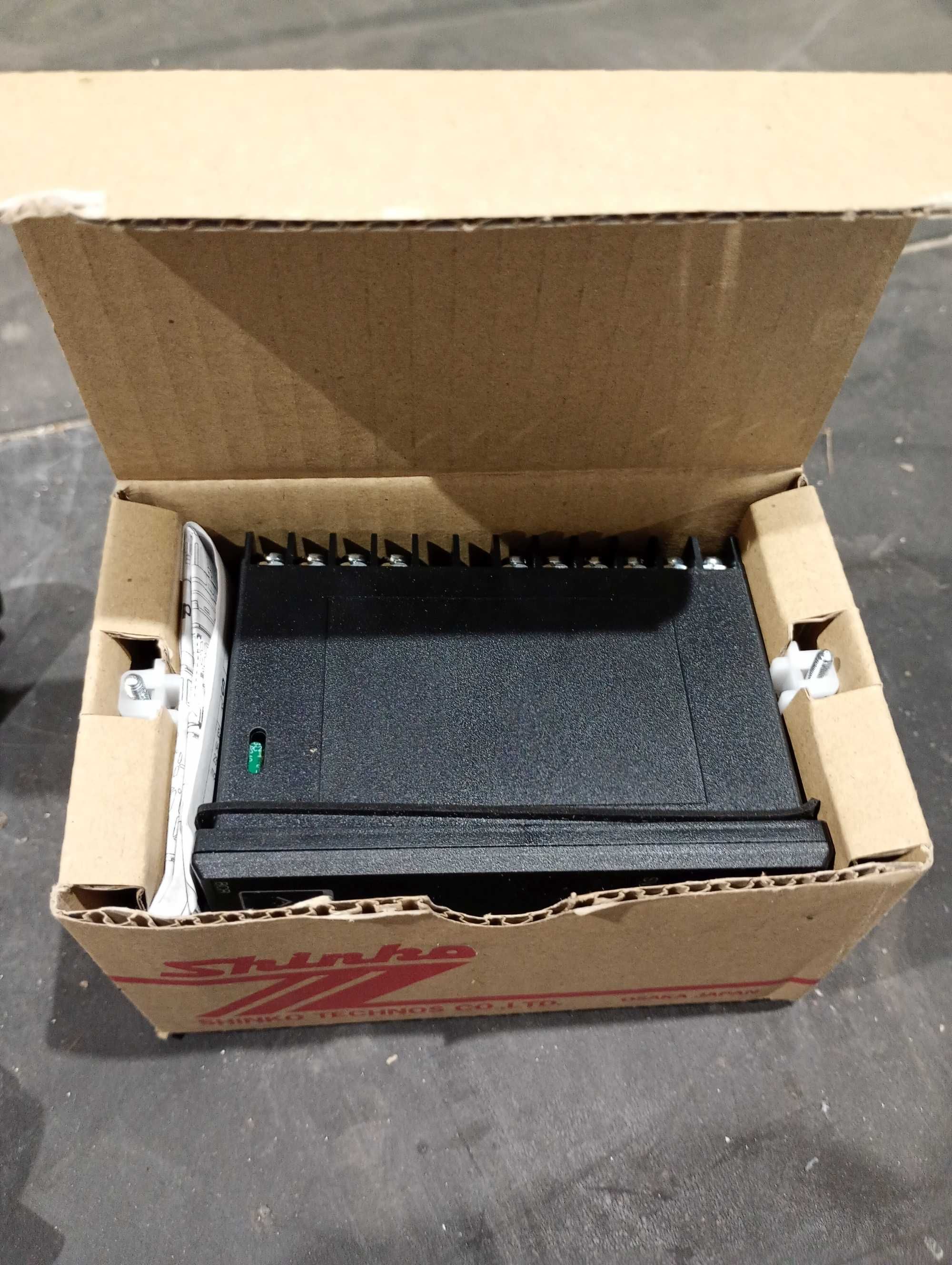 Regulator temperatury Shinko BCR2R00-00