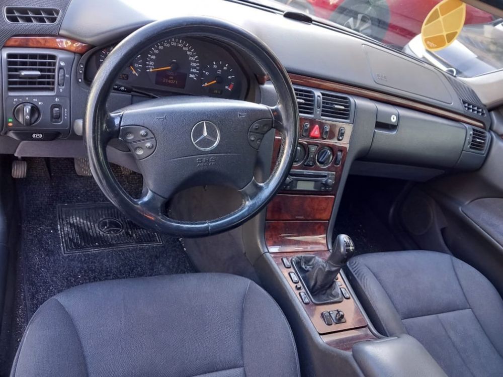 Mercedes-Benz E220 CDI