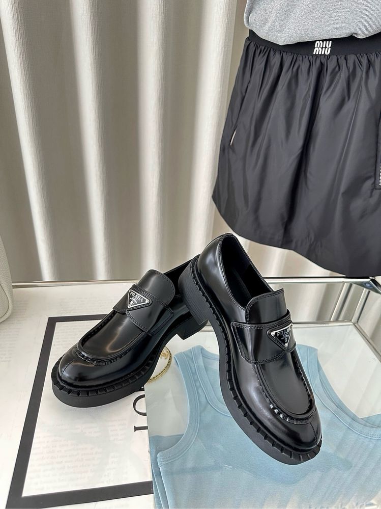 Лофери  Prada..,