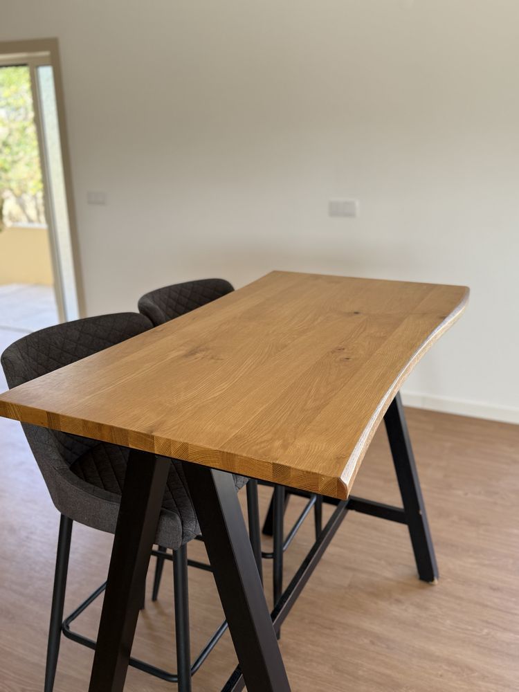 Conjunto de mesa de bar e 2 banquetas