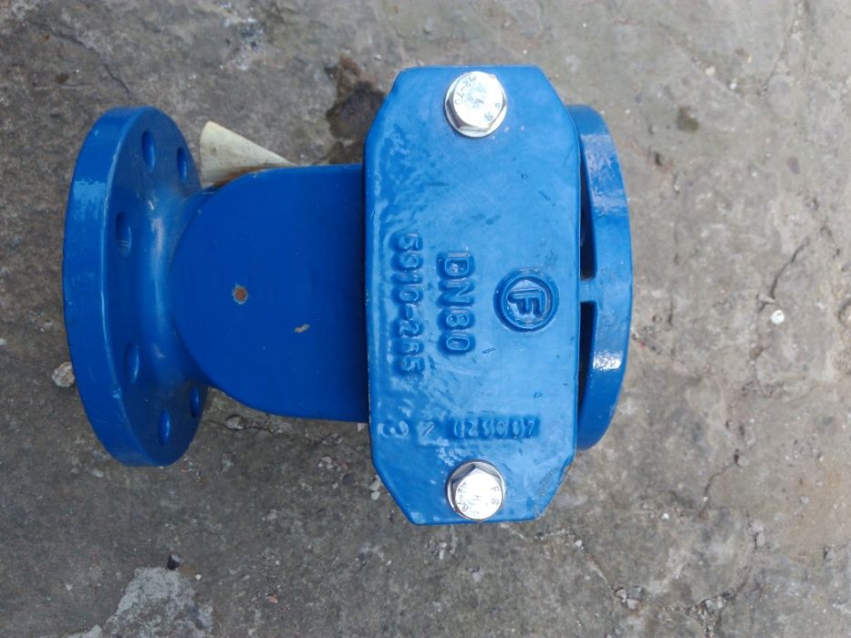 Продаётся клапан обратный, фланцевый ДН 80 с резиновым затвором.