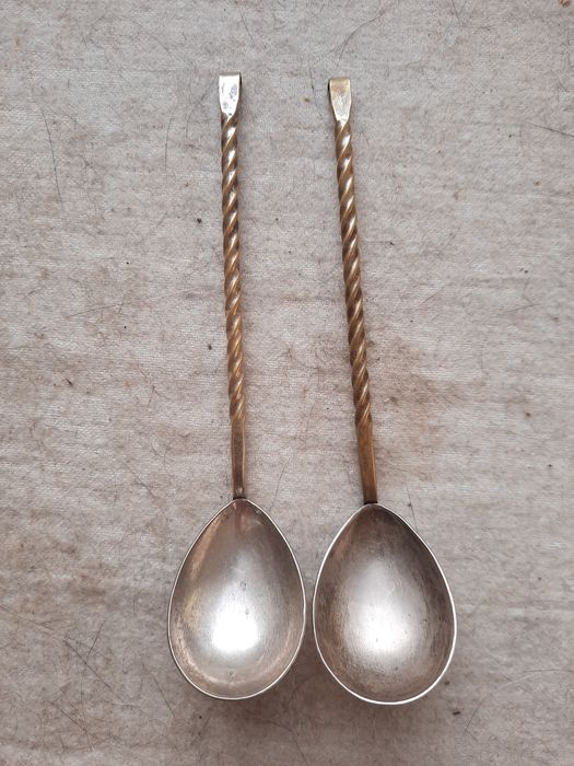 Чайні  ложечки різних часів.