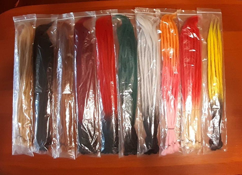 Канеколон,дреды,накладные волосы.