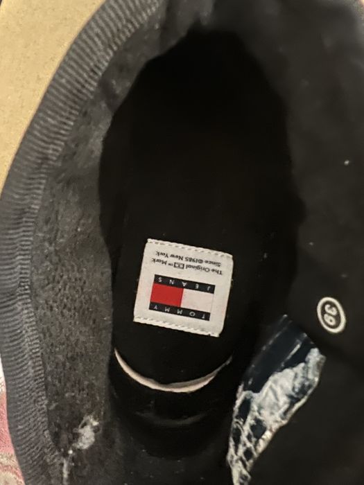 Продам Угги Б/У , одевала пару раз , Причина продажи: малы размер 39