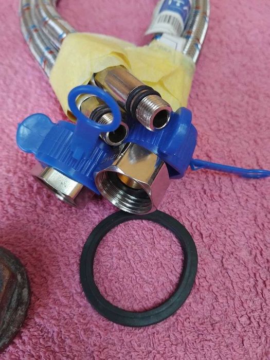 Смеситель на кухню, шланги новые