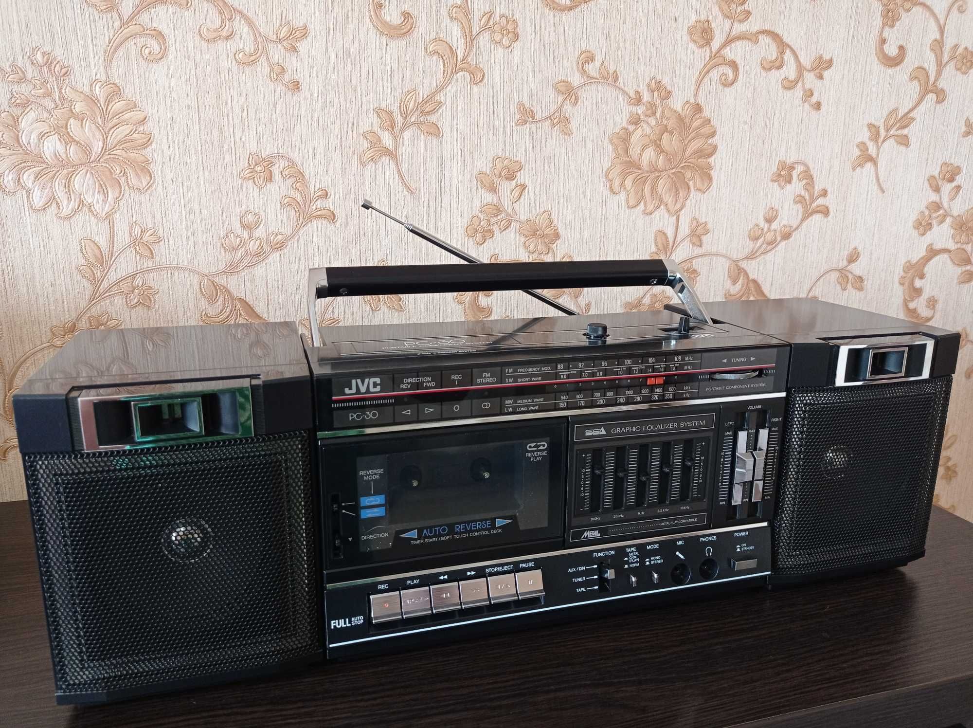Продам магнитолу JVC-PC30.