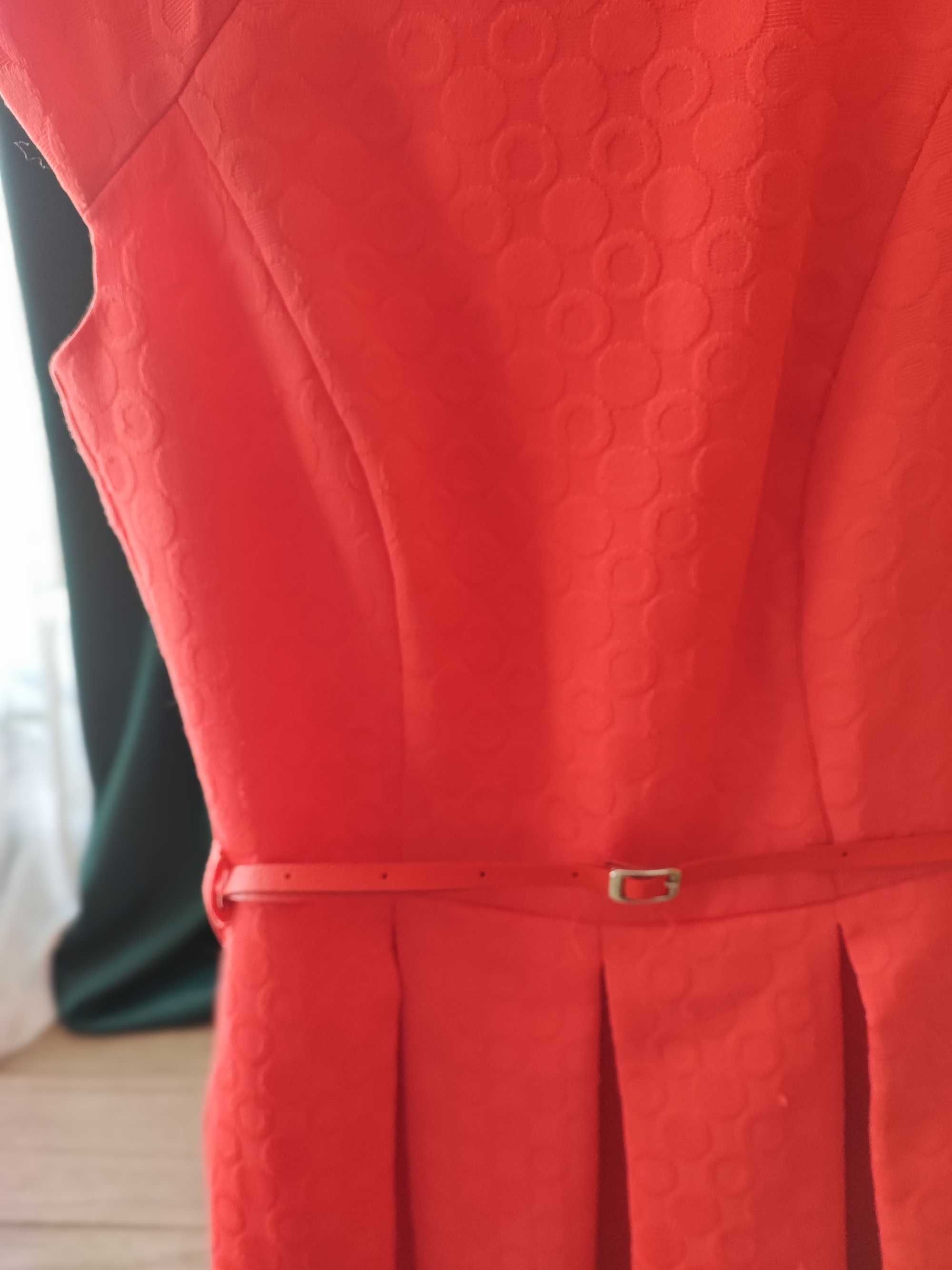 Wizytowa sukienka w kolorze brzoskwiniowym - rozmiar XS