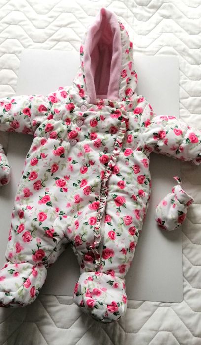 biały różowy zimowy kombinezon dla dziewczynki dziewczęcy w róże 62 68