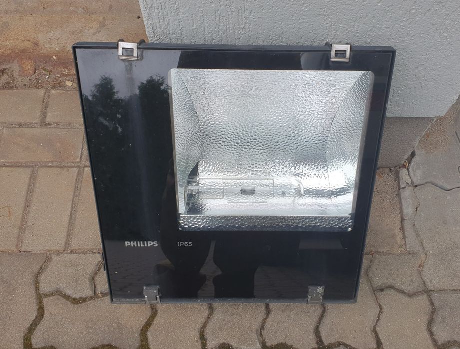 Lampy halogenowe Philips naścienne IP65