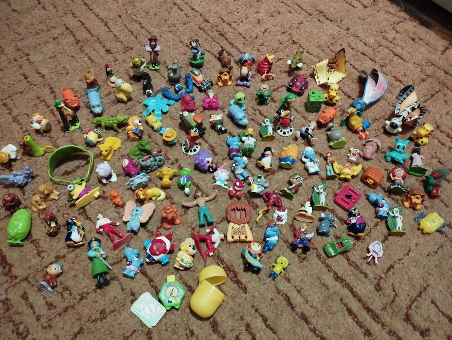 Кіндери іграшки з яйця