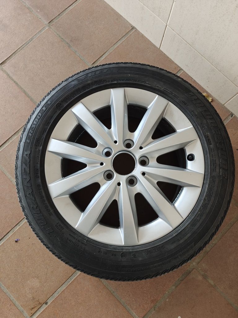 Jante Mercedes B com pneu