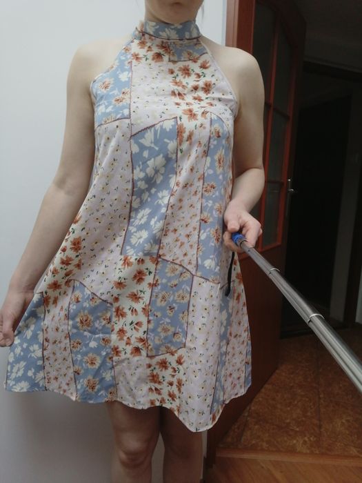 Sukienka w kwiaty stan idealny