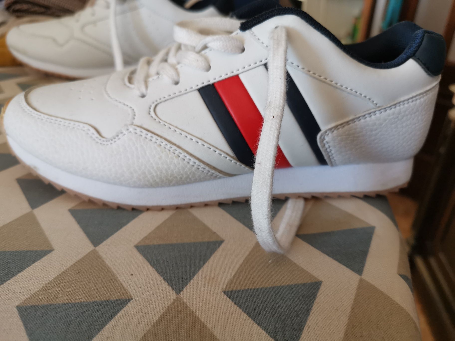 Vende-se ténis tommy Hilfiger novos